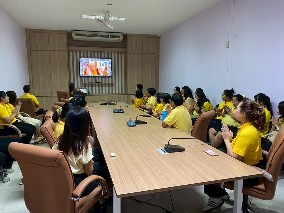 กิจกรรมพิธีเจริญพุทธมนต์และเจริญจิตตภาวนา ผ่านสื่ออิเล็กทรอนิกส์ Zoom Meeting ถวายเป็นพระราชกุศลเนื่องในโอกาสวันพระบรมราชสมภพของ พระบาทสมเด็จพระบรมชนกาธิเบศร มหาภูมิพลอดุลยเดชมหาราช บรมนาถบพิตร